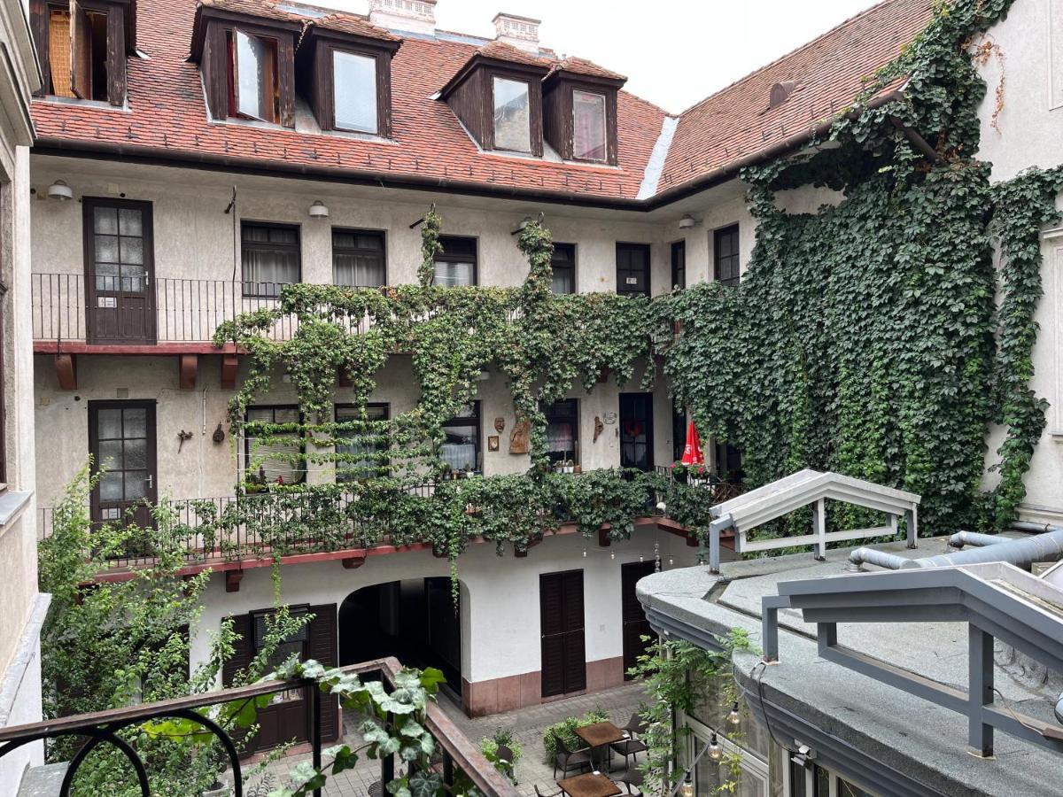 Wiener Garden Győr Exteriör bild